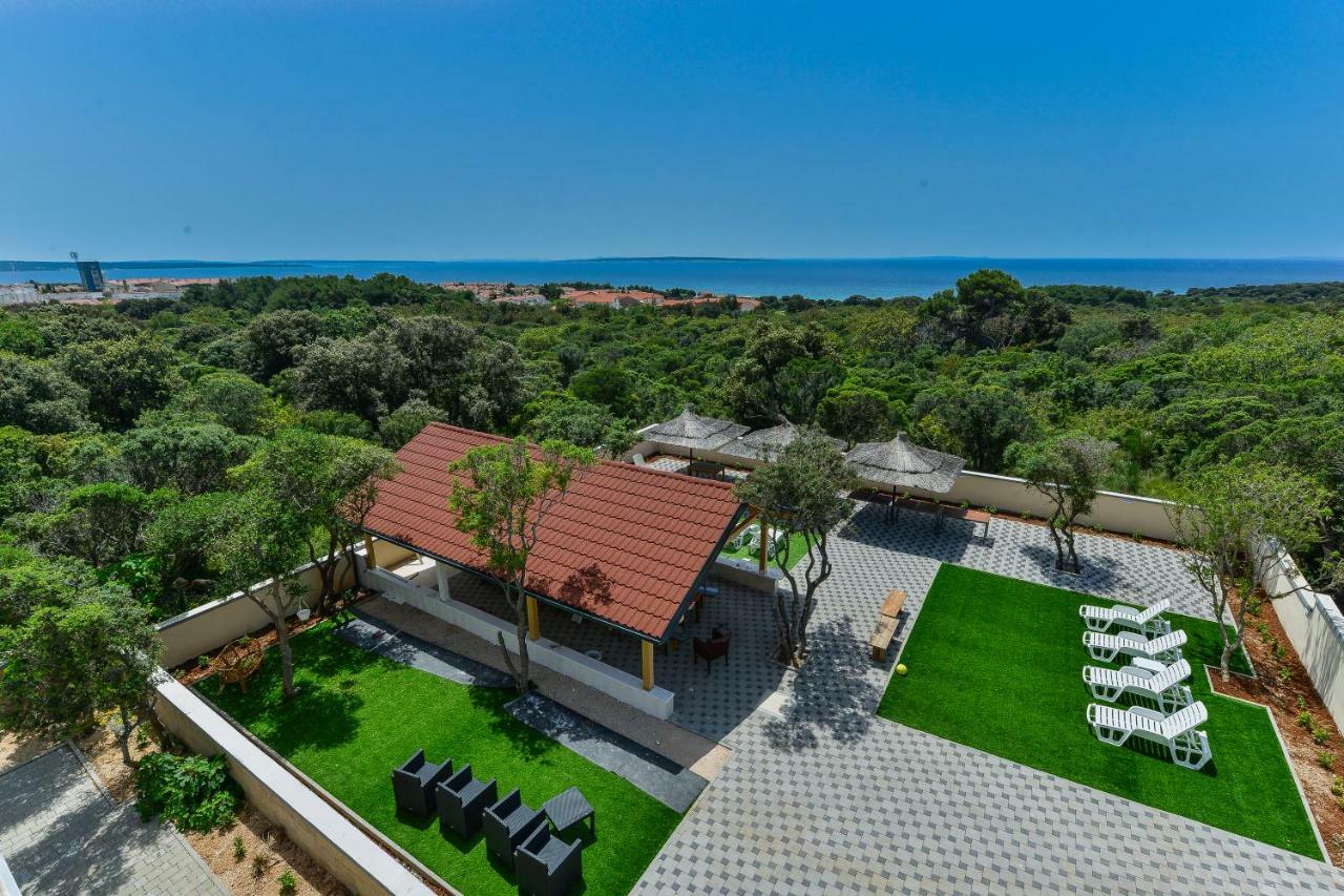 Royal Apartments Novalja Exterior photo